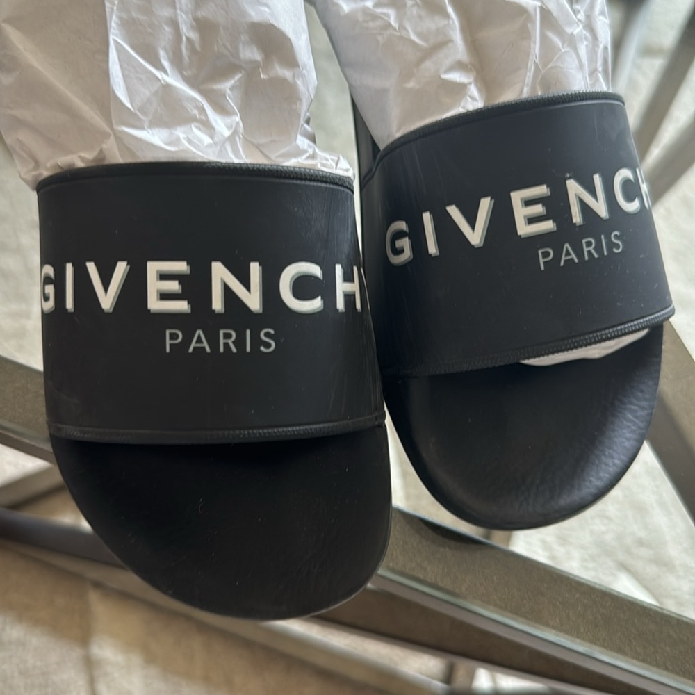 Givenchy - Picture 6 of 8